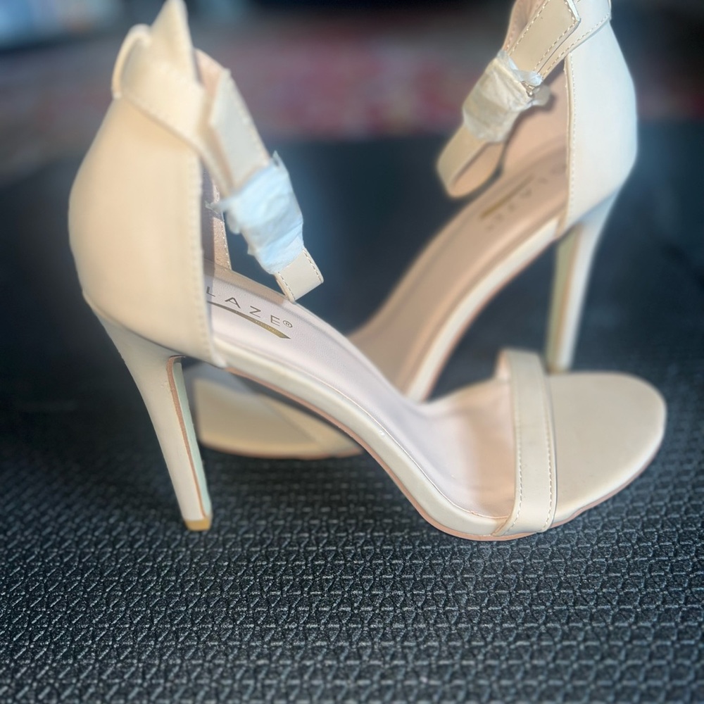 New! Nude colored ankle strap heels 7.5